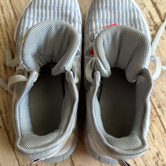 🆕NIKE🆕 NIKE WITNESS GRAY LADIES SIZE 5 EXCELLENT CONDITION/RARELY WORN - Picture 8 of 11